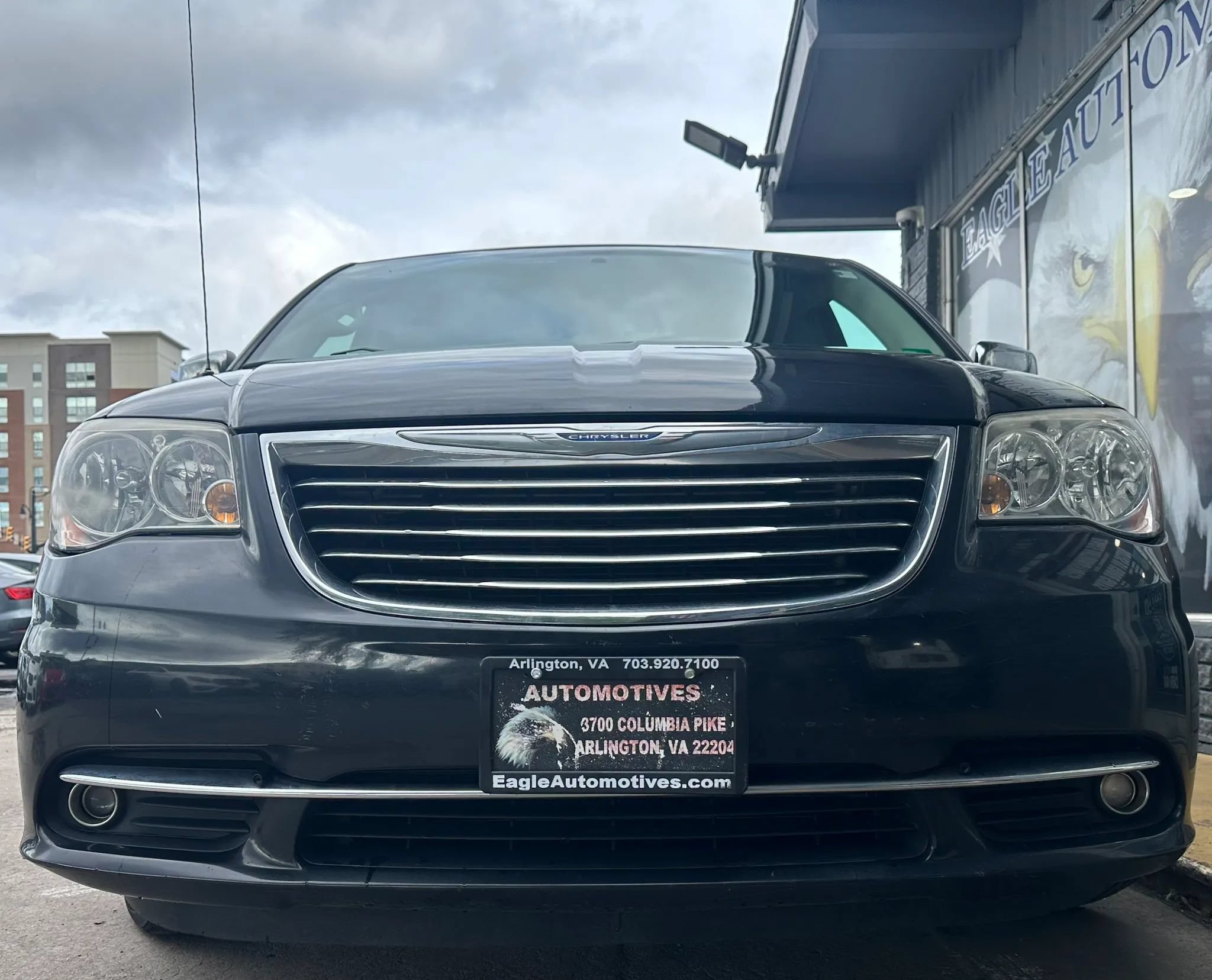 Used 2011 Chrysler Town & Country Touring-L w/ Driver Convenience Group FWD image 8
