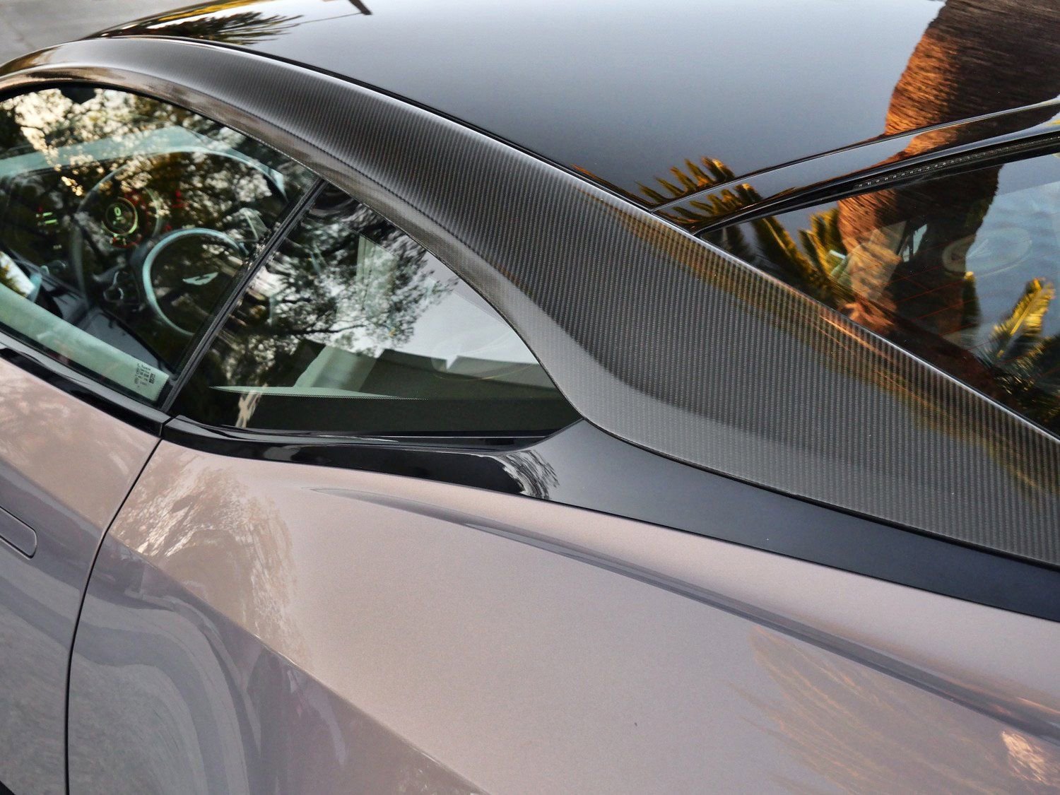 Used 2023 Aston Martin DB11 Coupe image 15