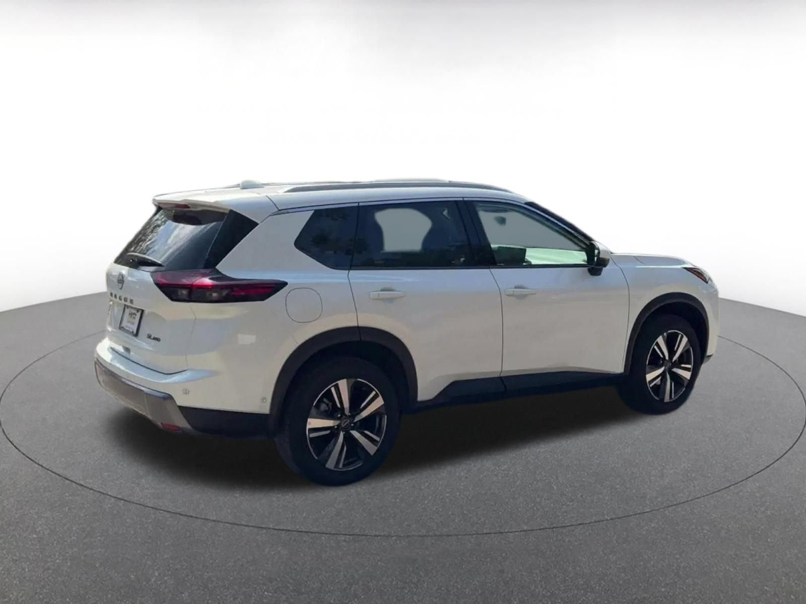 Used 2026 Nissan Rogue SL AWD/4WD image 14