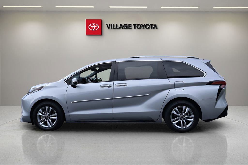 Certified 2022 Toyota Sienna Limited image 2