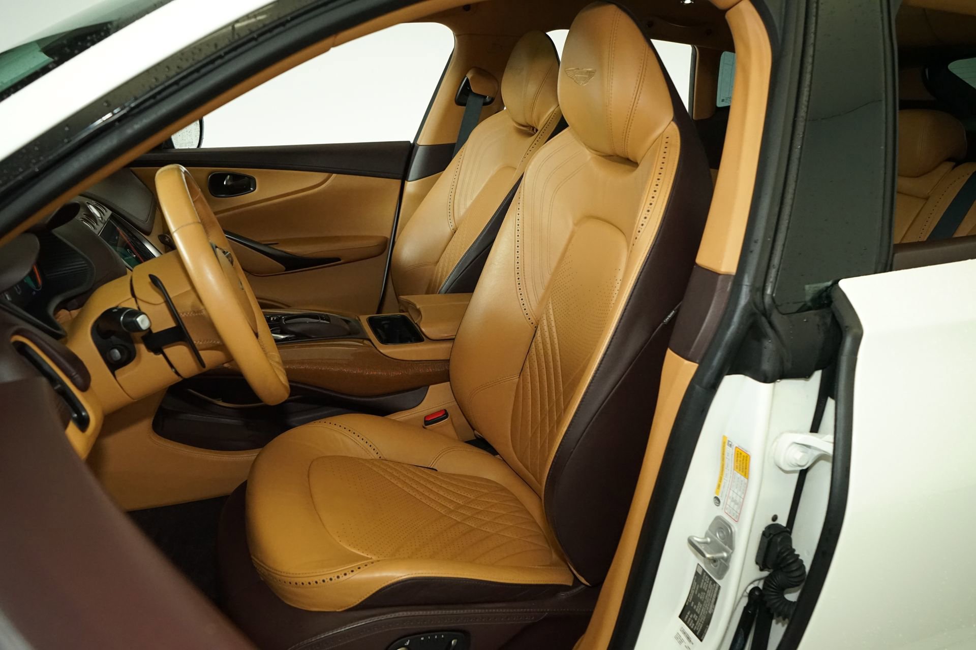 Used 2021 Aston Martin DBX AWD/4WD image 9
