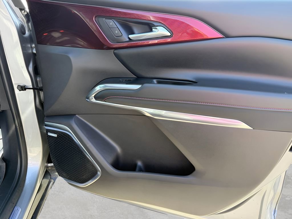 Used 2025 Chevrolet Traverse RS AWD/4WD image 32