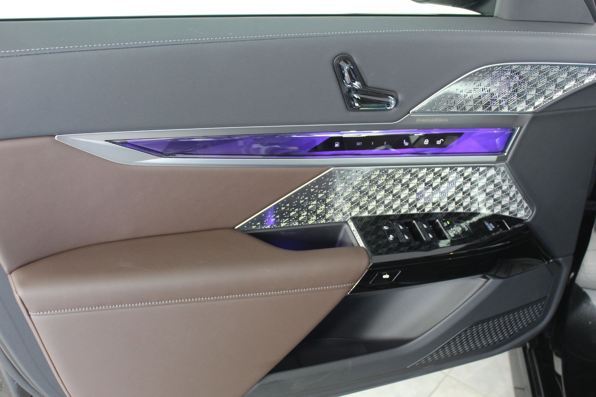 New 2026 BMW 750e xDrive w/ Executive Package image 11