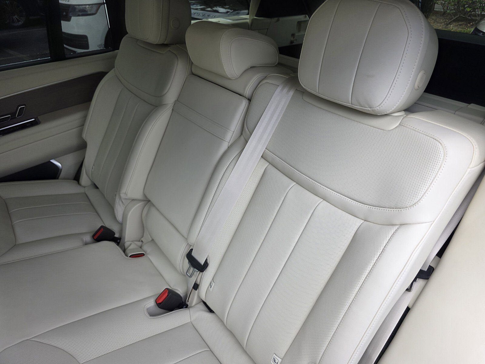 New 2026 Land Rover Range Rover Long Wheelbase SE AWD/4WD image 14