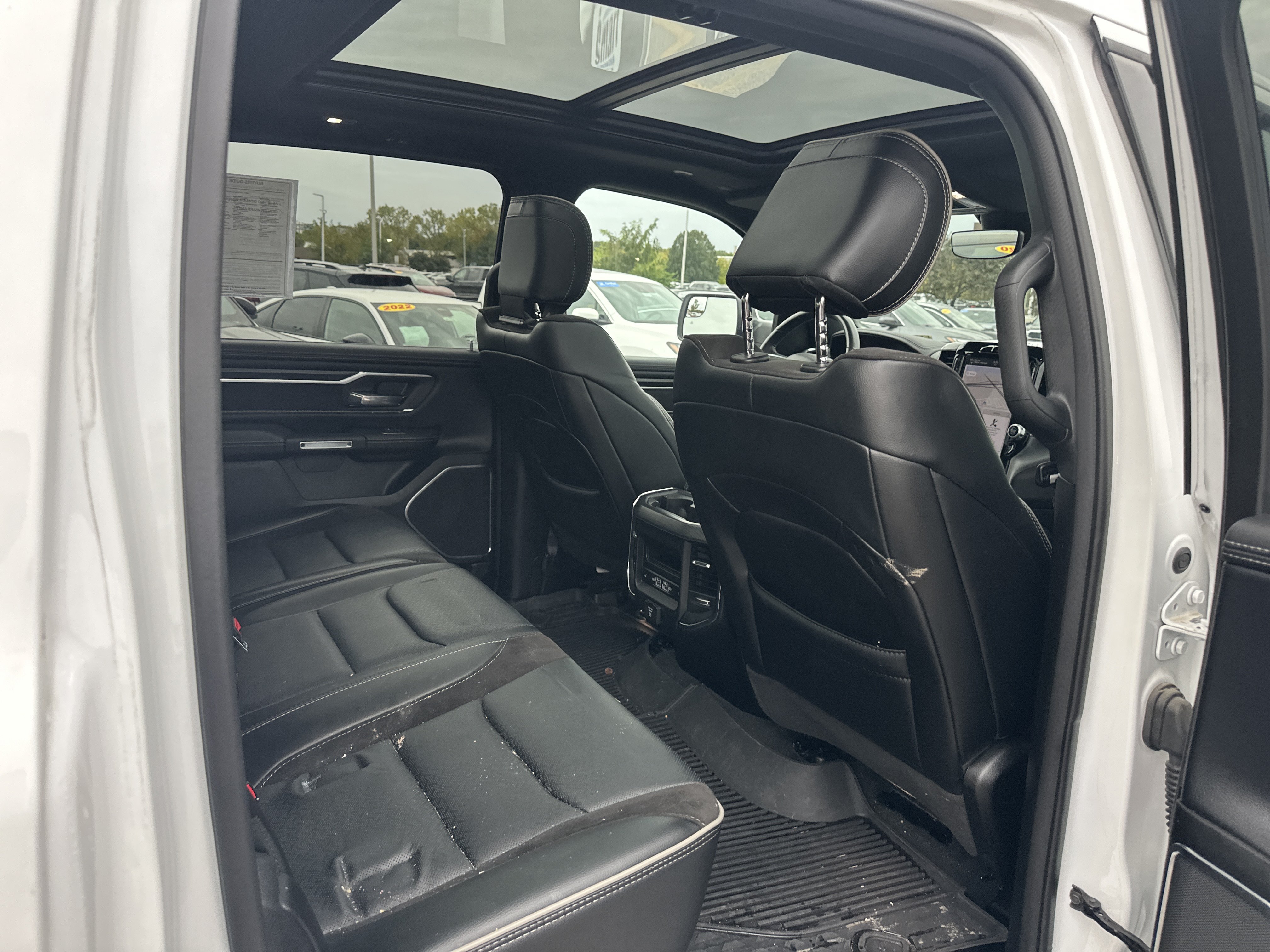 Used 2024 RAM 1500 Laramie AWD/4WD image 14