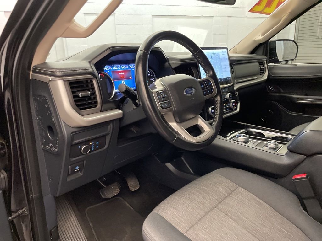 Used 2022 Ford Expedition XLT image 19