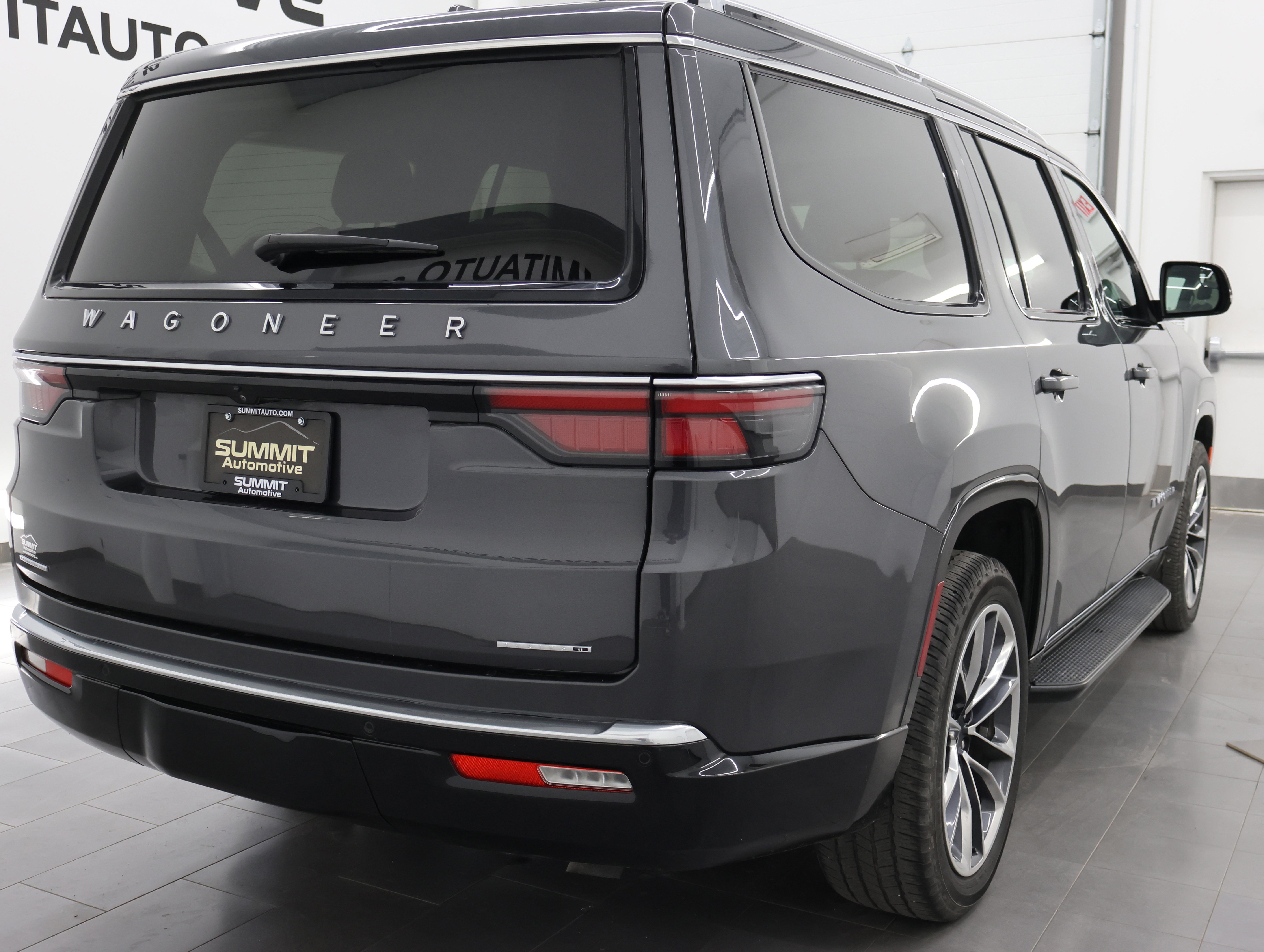 Used 2022 Jeep Wagoneer Series II w/ Premium Group I AWD/4WD image 4