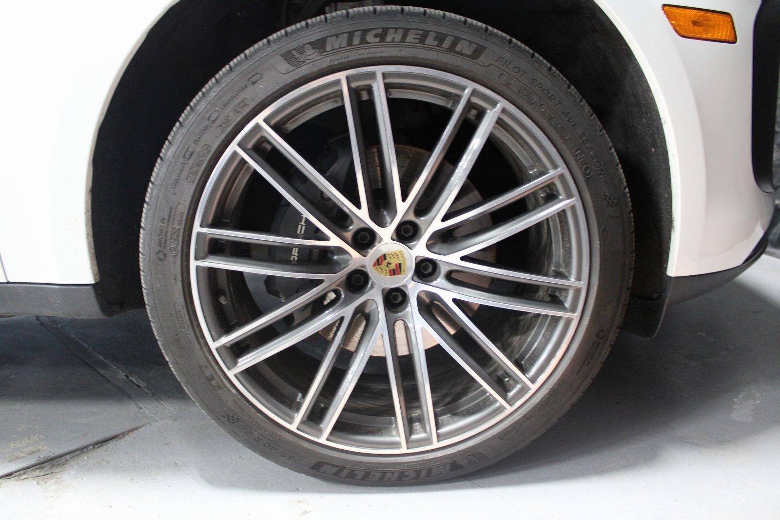 Certified 2025 Porsche Macan image 17