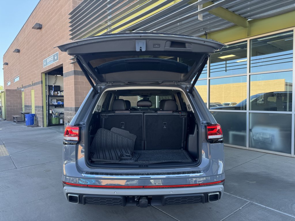 Used 2024 Volkswagen Atlas Peak Edition SE AWD/4WD image 38