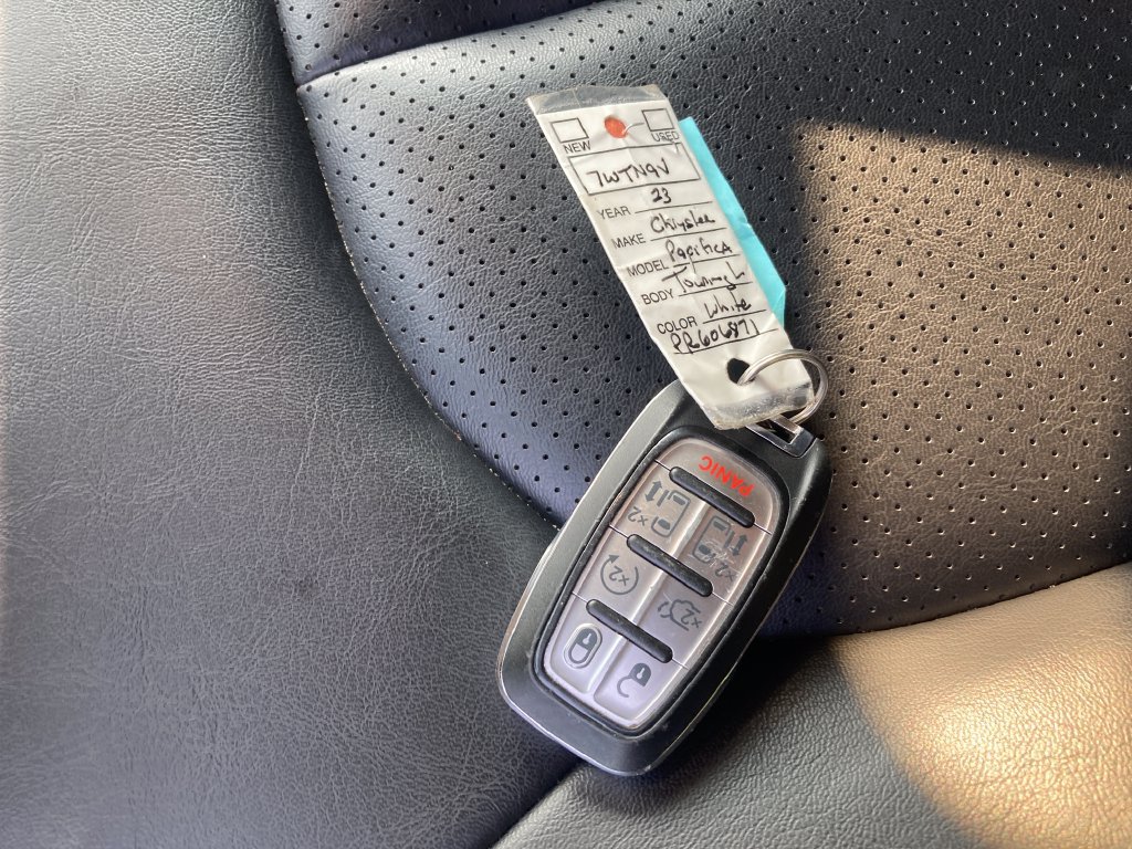 Used 2023 Chrysler Pacifica Touring-L FWD image 36