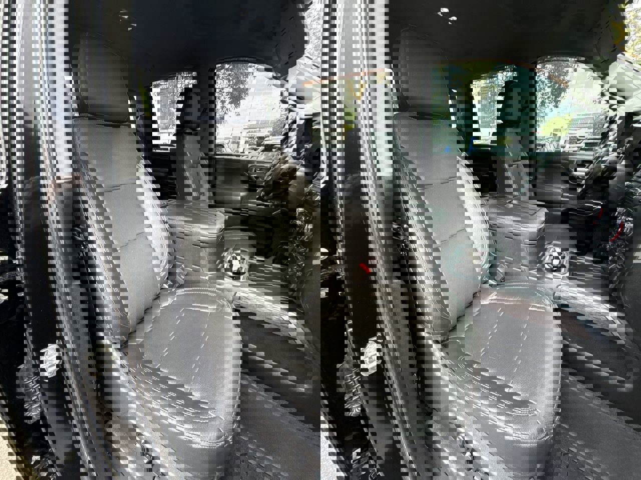 Used 2020 Chevrolet Silverado 2500 LTZ w/ LTZ Premium Package image 27