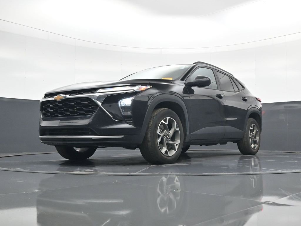 Used 2024 Chevrolet Trax LT w/ LT Convenience Package image 17