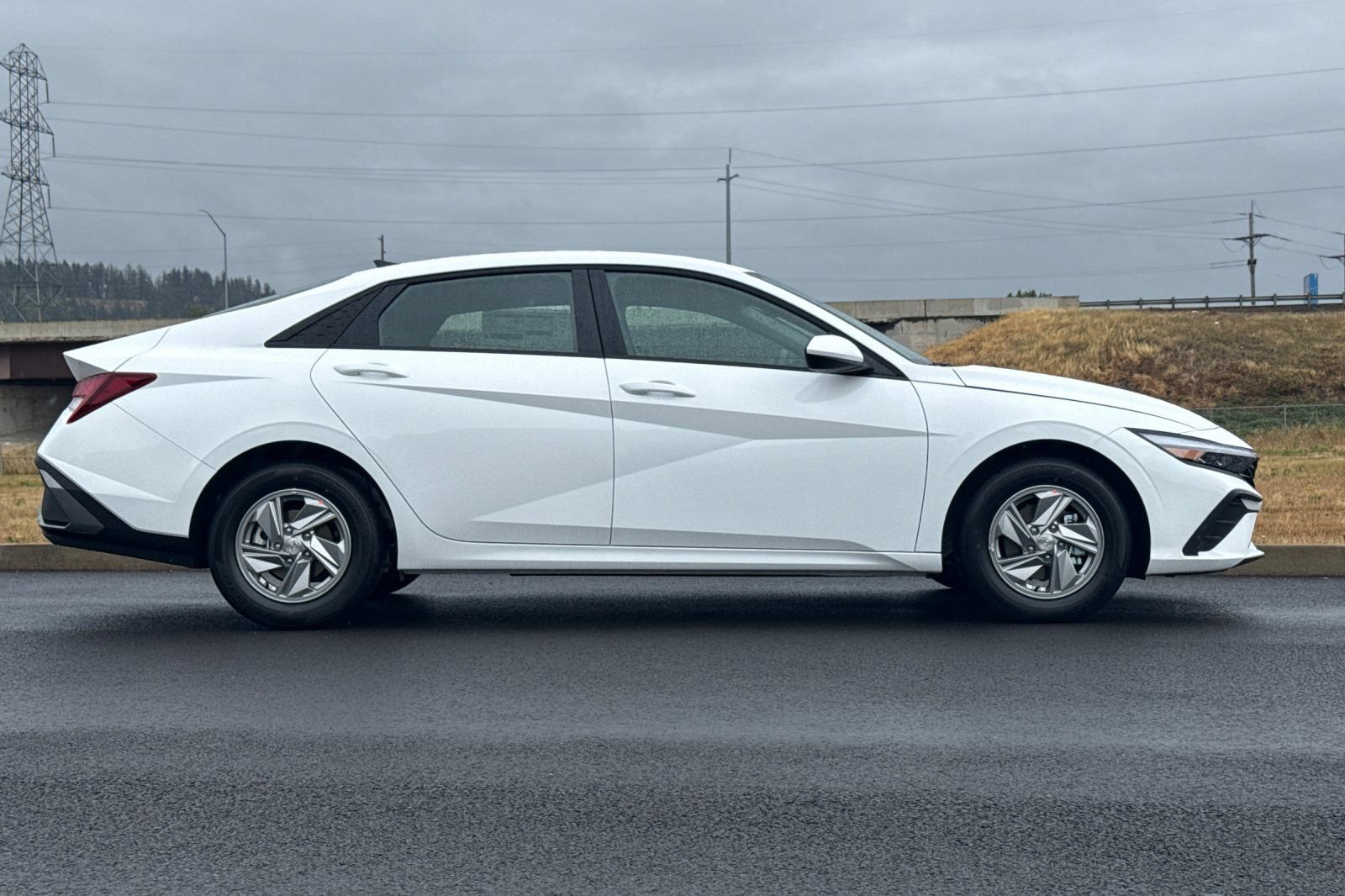 New 2026 Hyundai Elantra SE FWD image 2