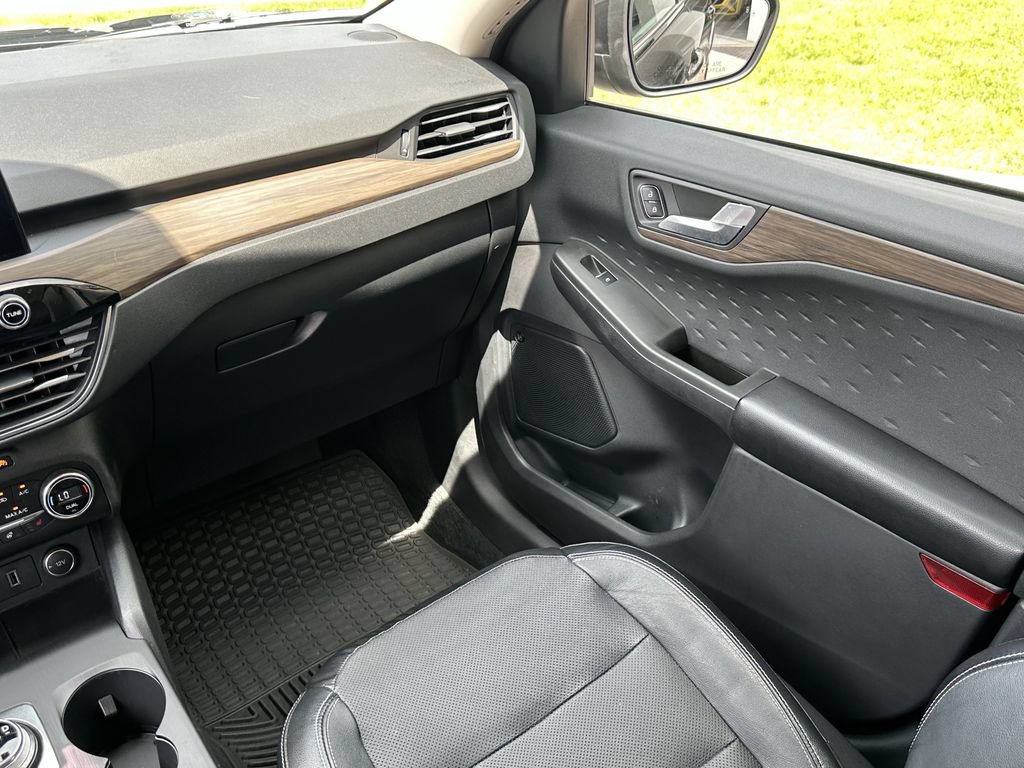 Used 2020 Ford Escape Titanium AWD/4WD image 17