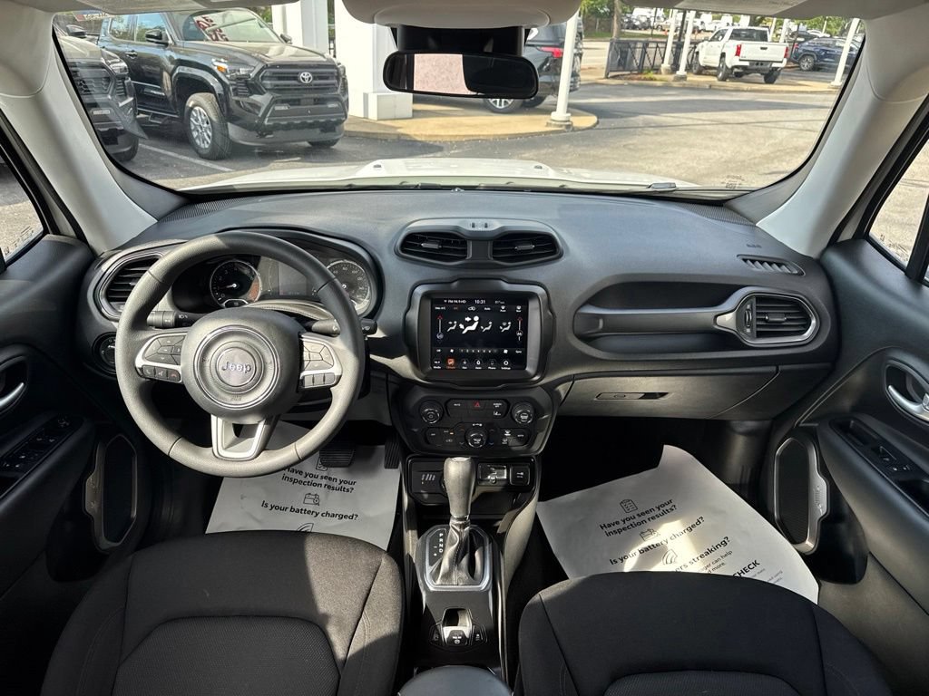 Used 2023 Jeep Renegade Latitude AWD/4WD image 17