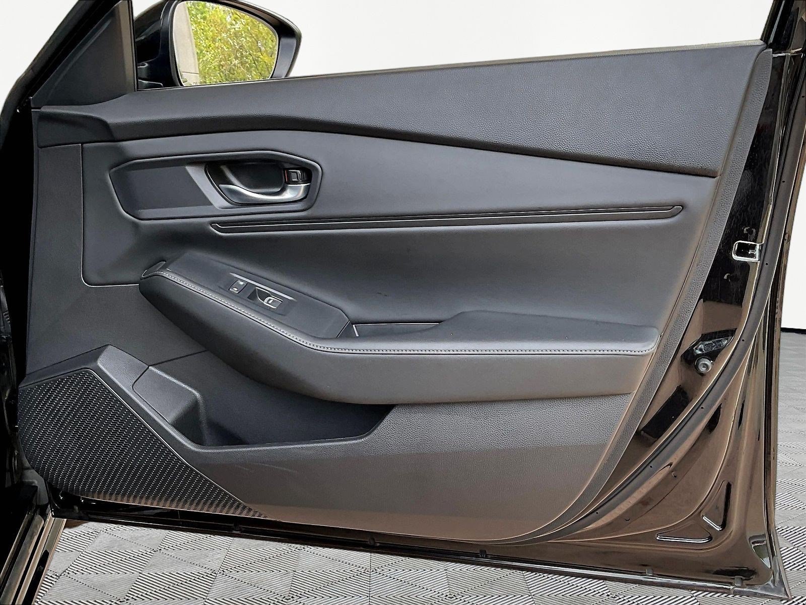 Used 2025 Honda Accord Sport image 28