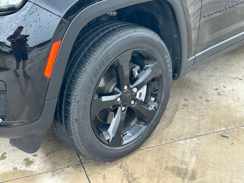 Used 2024 Jeep Grand Cherokee L Altitude AWD/4WD image 9