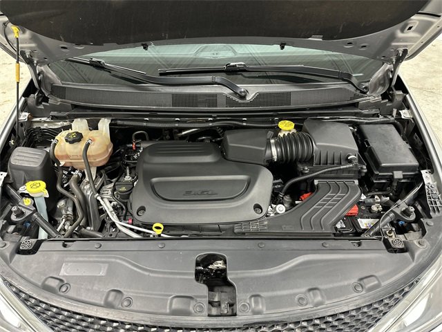 Used 2020 Chrysler Pacifica Touring-L image 31