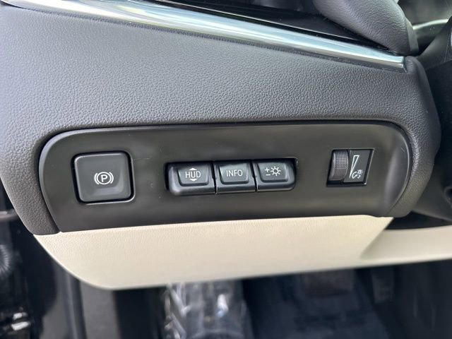 Used 2023 Buick Enclave Avenir image 8