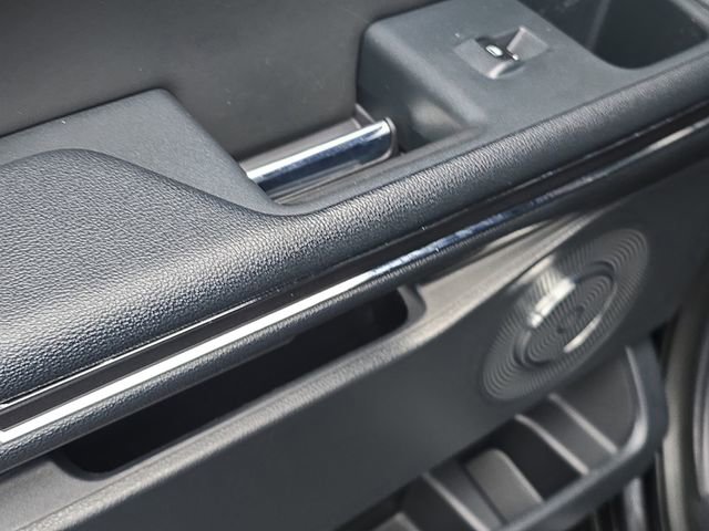 Used 2022 Ford Expedition Limited image 11