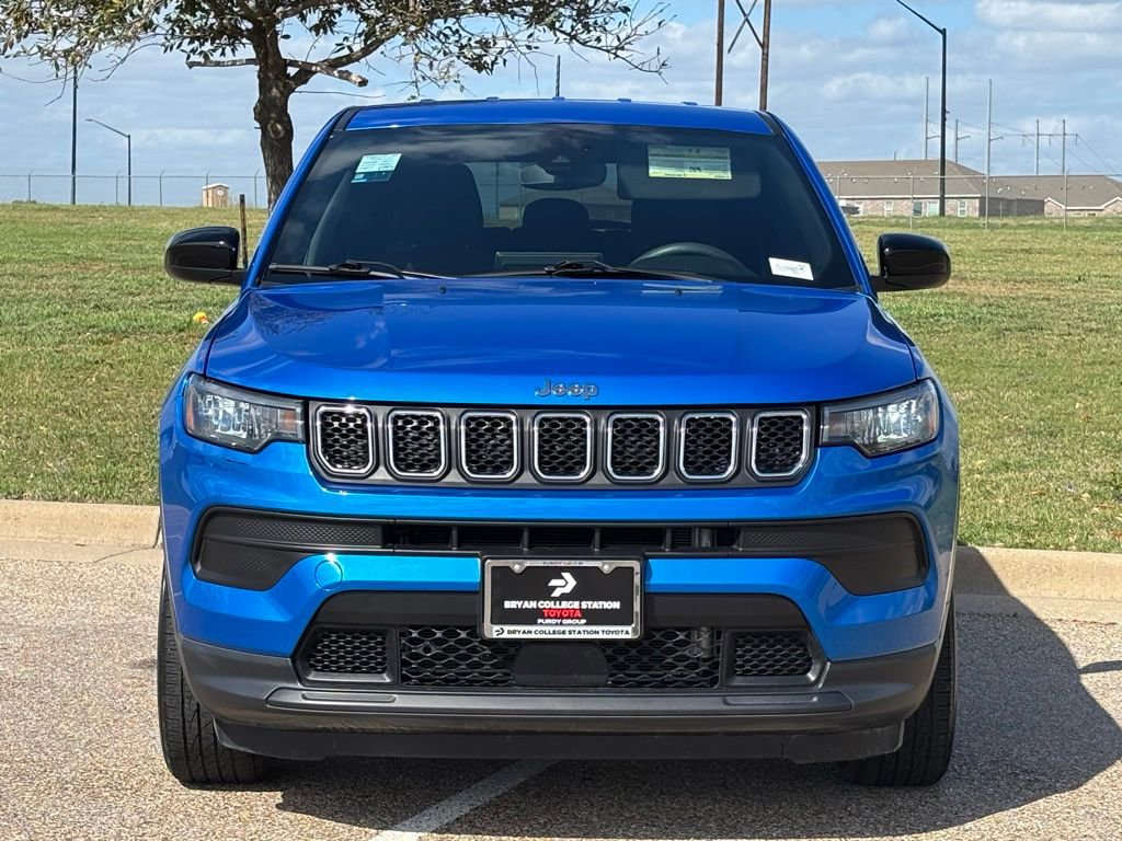 Used 2024 Jeep Compass Sport image 3