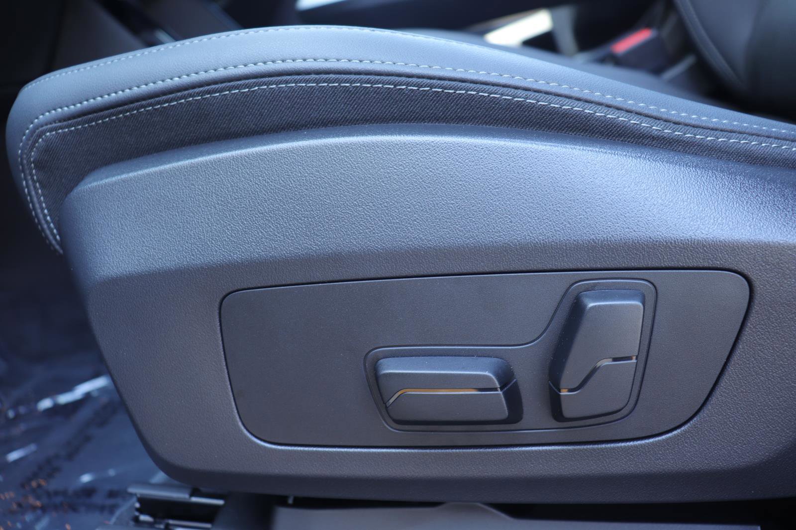 Used 2025 BMW X1 xDrive28i w/ Premium Package image 27