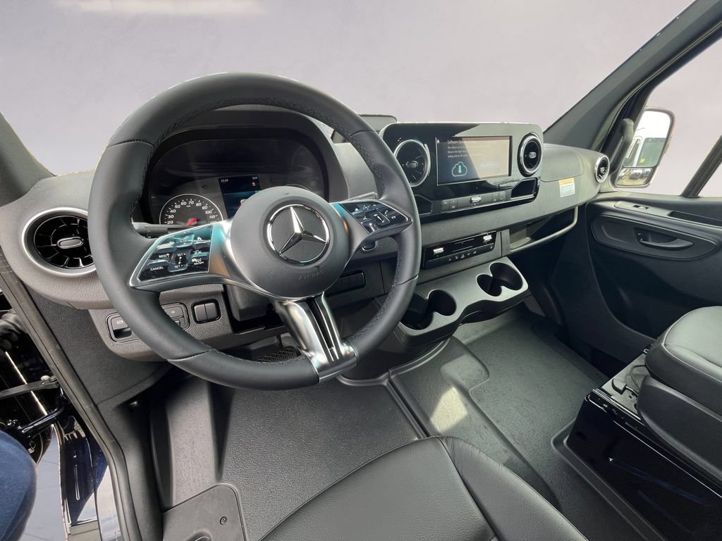 Used 2025 Mercedes-Benz Sprinter 2500 image 8
