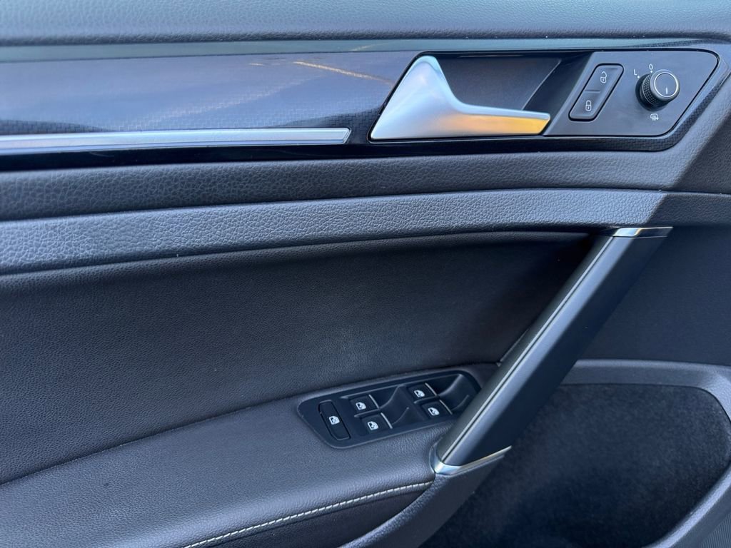 Used 2019 Volkswagen Golf R 4-Door image 11