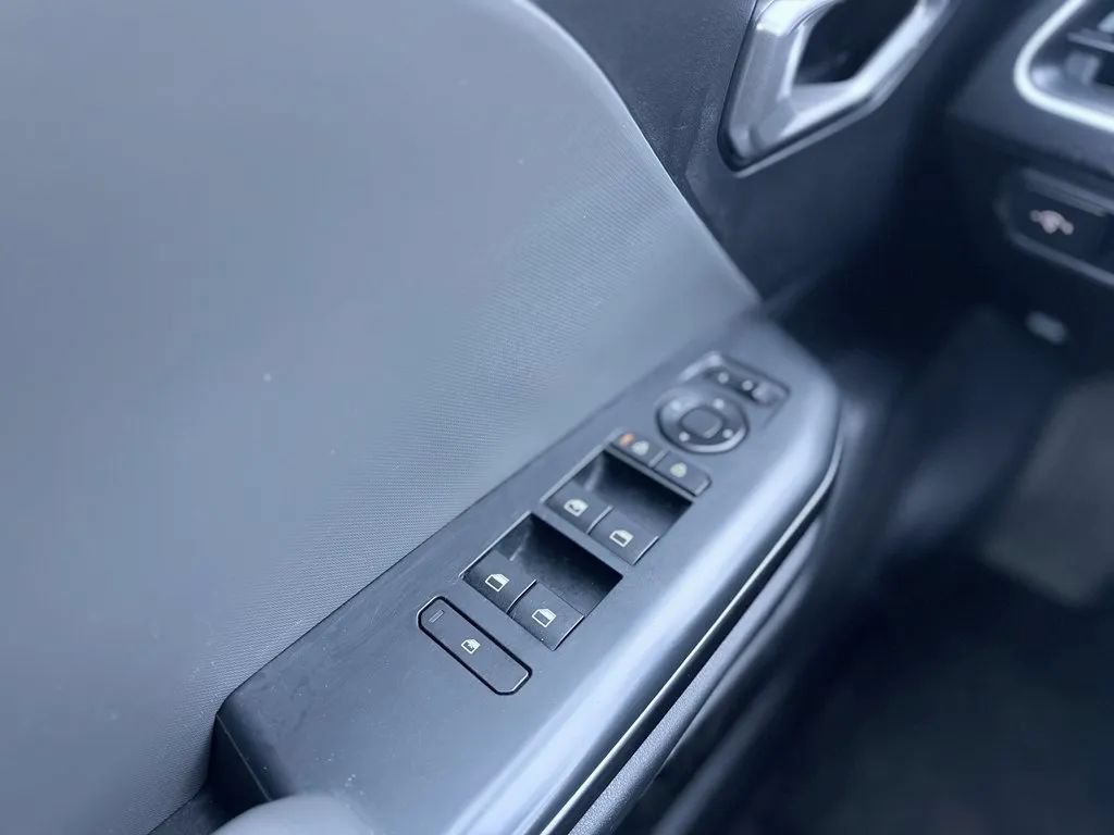 Used 2025 Kia K4 FWD image 9