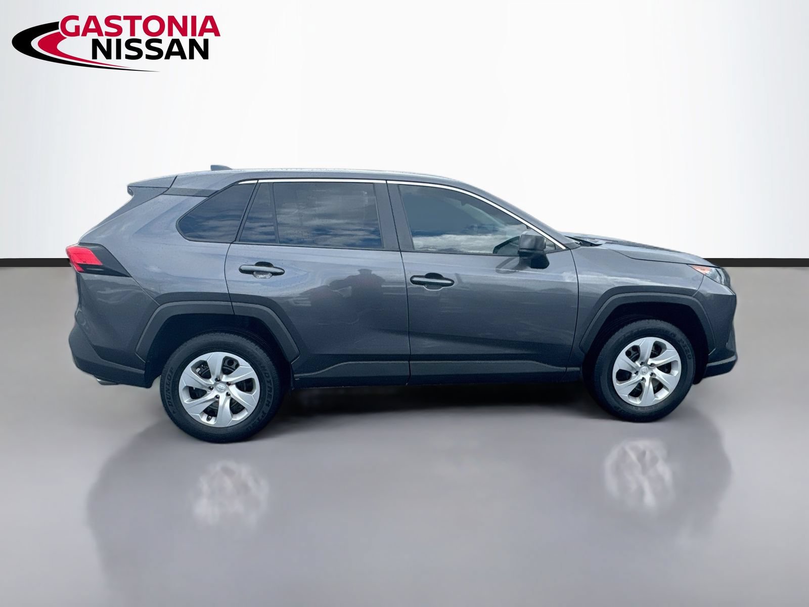 Used 2022 Toyota RAV4 LE AWD/4WD image 10