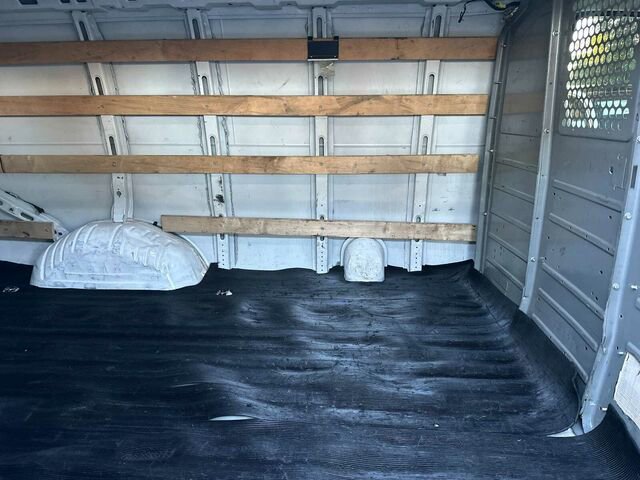 Used 2017 GMC Savana 2500 image 32