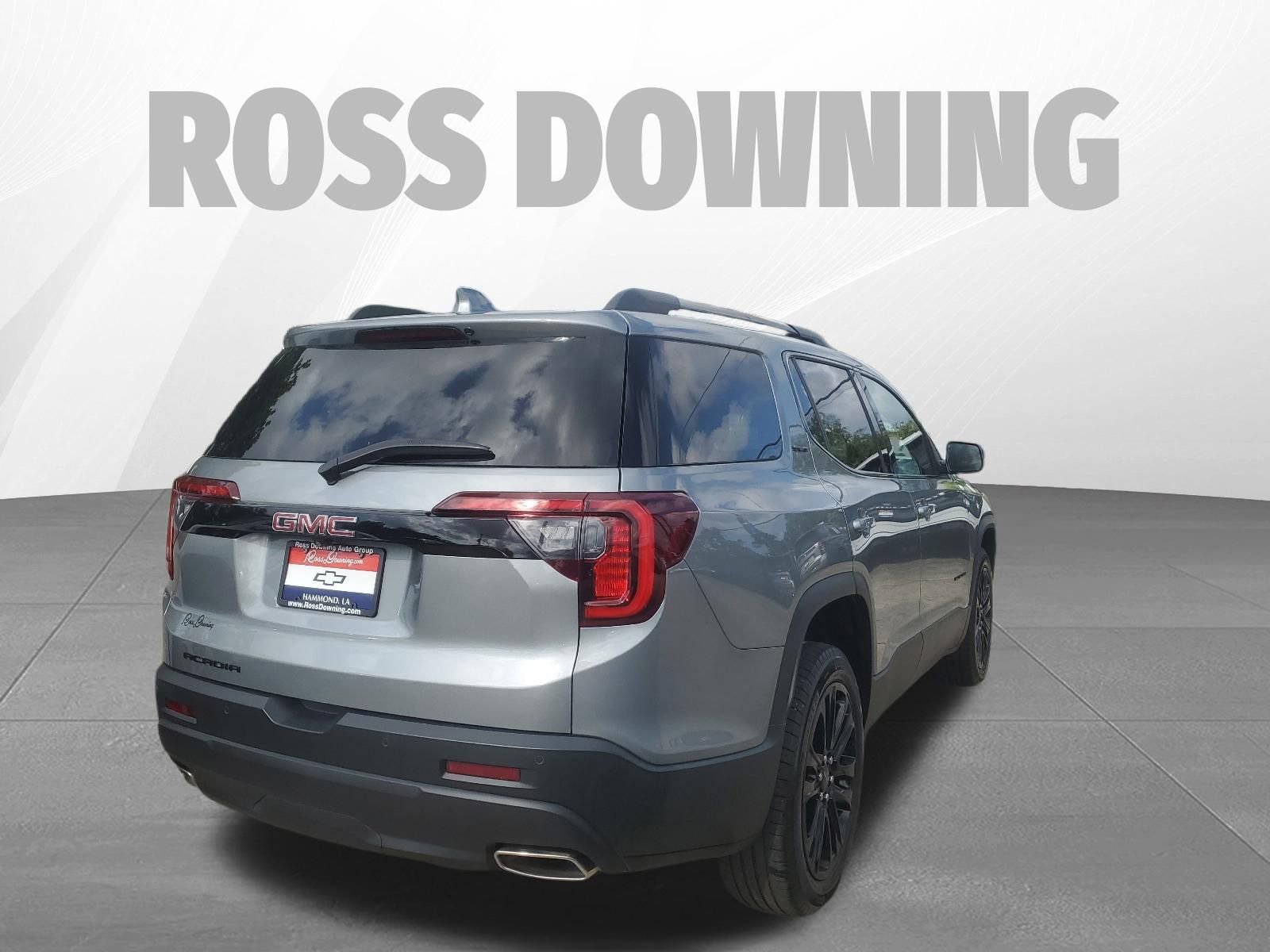Used 2023 GMC Acadia SLE w/ Elevation Edition FWD image 4