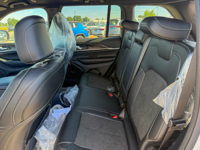 New 2026 Jeep Grand Cherokee Altitude AWD/4WD image 23