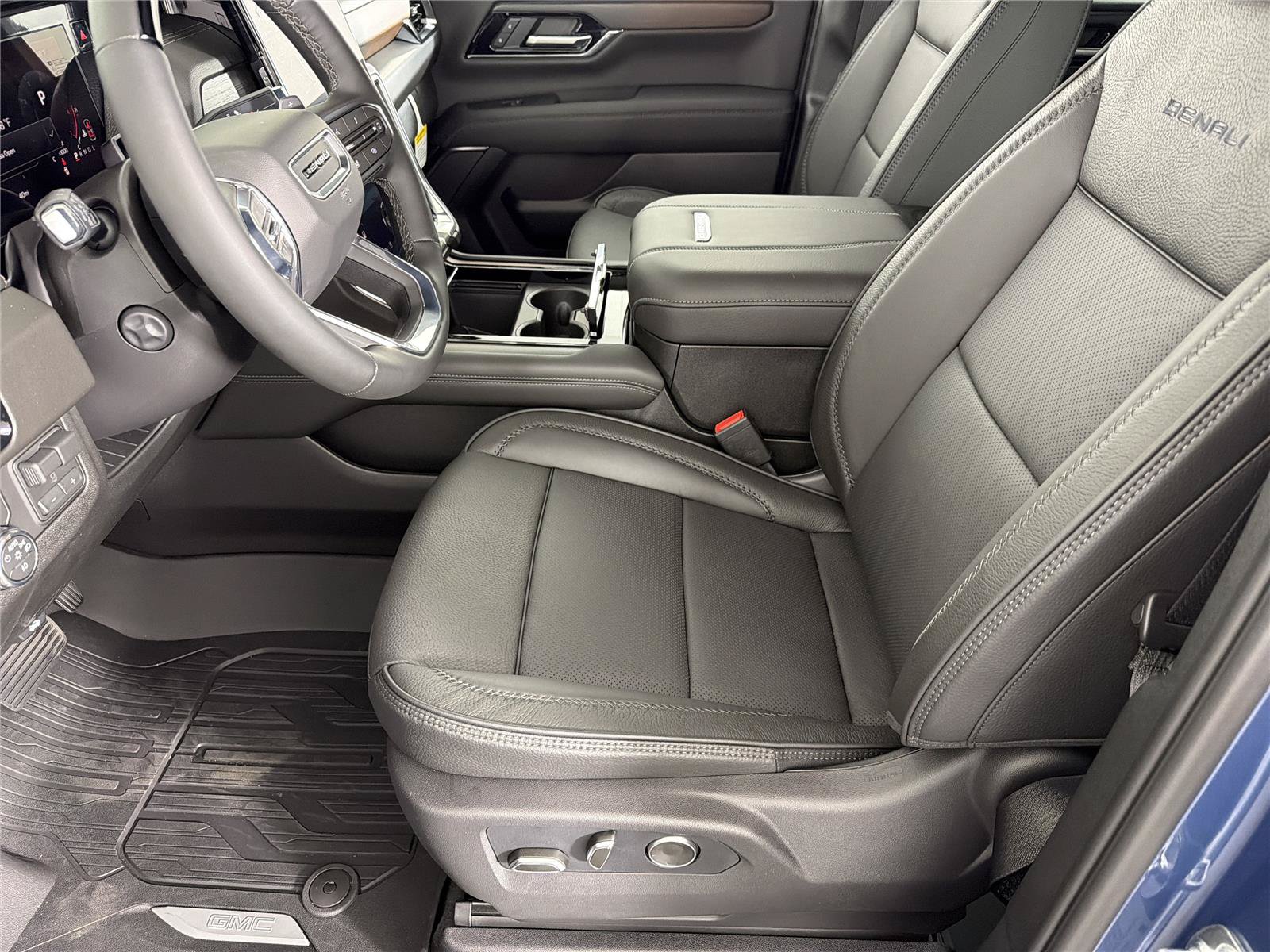 New 2026 GMC Yukon XL Denali w/ Denali Reserve Package AWD/4WD image 7