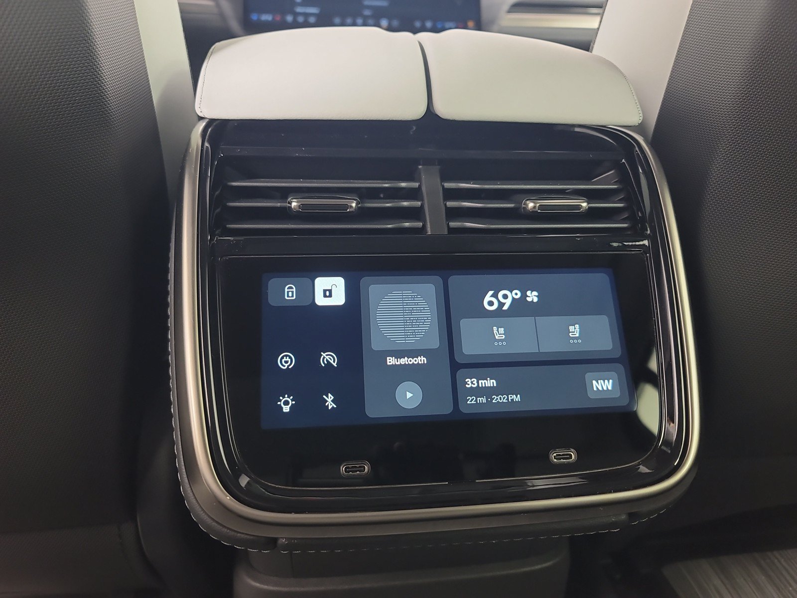 Used 2024 Rivian R1S Adventure AWD/4WD image 30