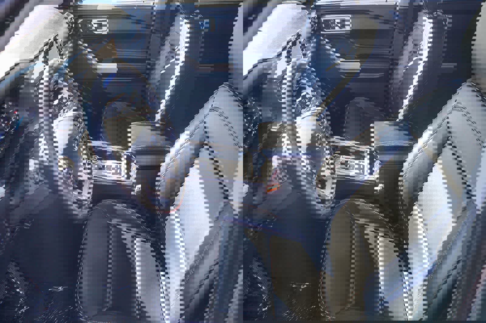 Used 2022 Ford Explorer XLT w/ Equipment Group 202A image 16