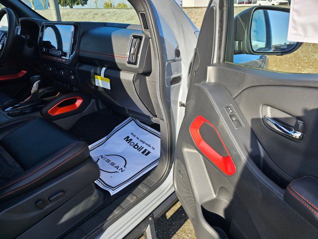 New 2025 Nissan Frontier PRO-4X w/ Pro Premium Package image 12