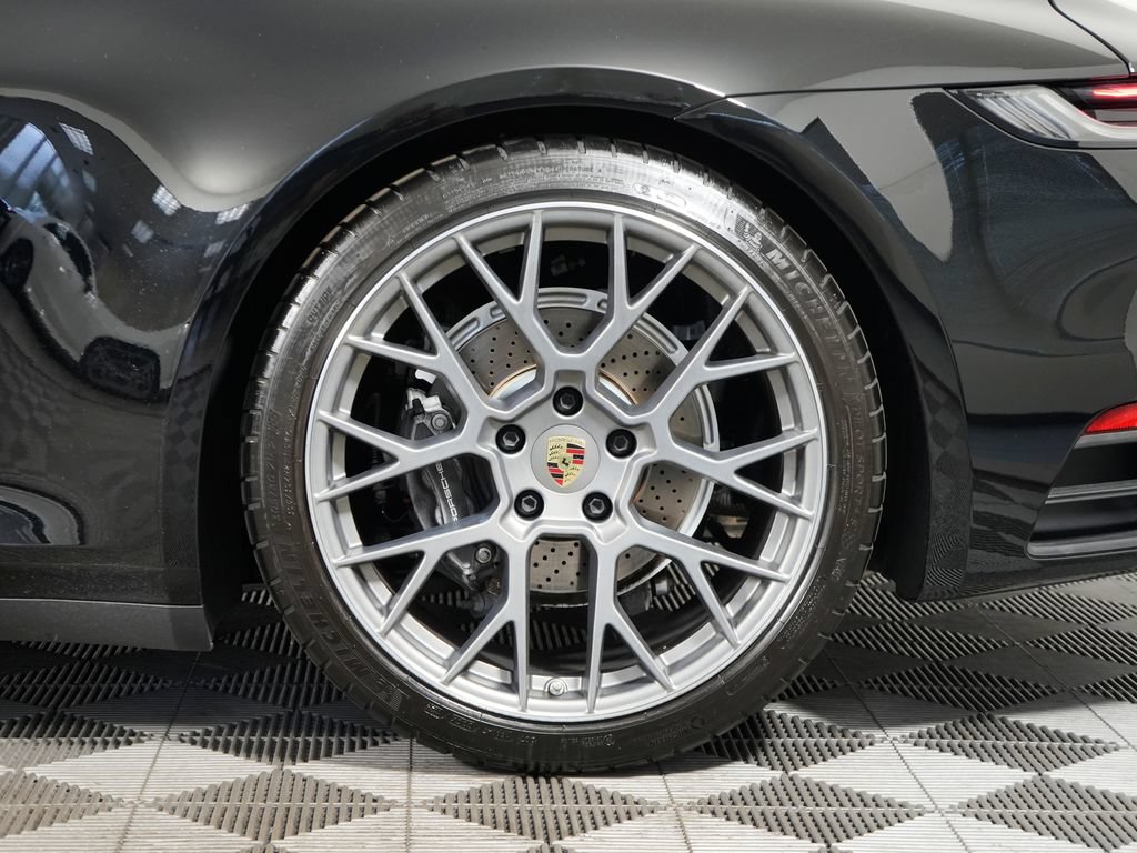 Certified 2024 Porsche 911 Carrera 4 AWD/4WD image 16
