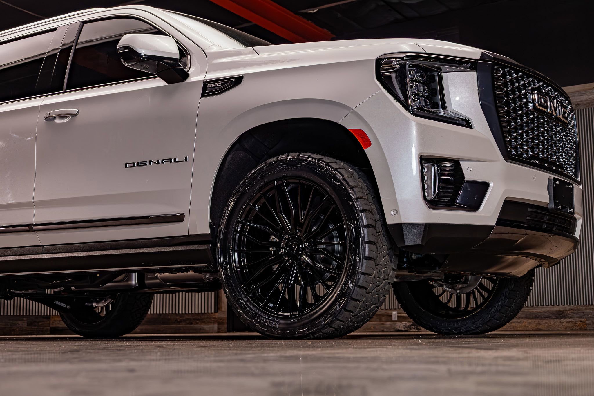 Used 2023 GMC Yukon Denali Ultimate image 12