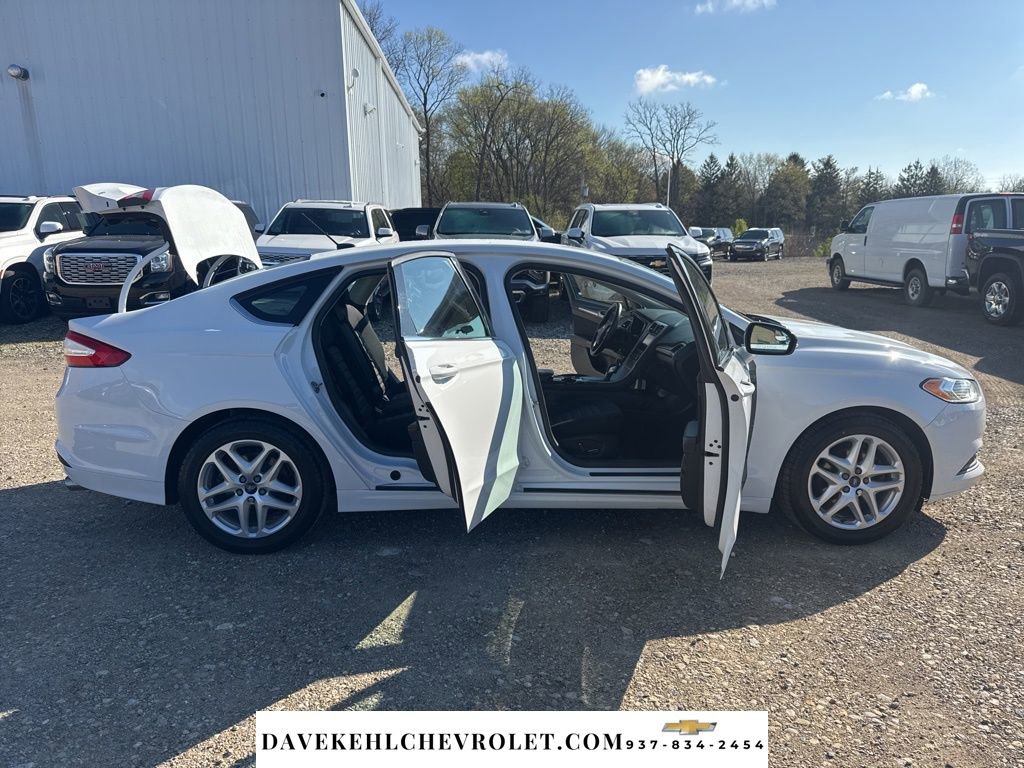Used 2016 Ford Fusion SE FWD image 30