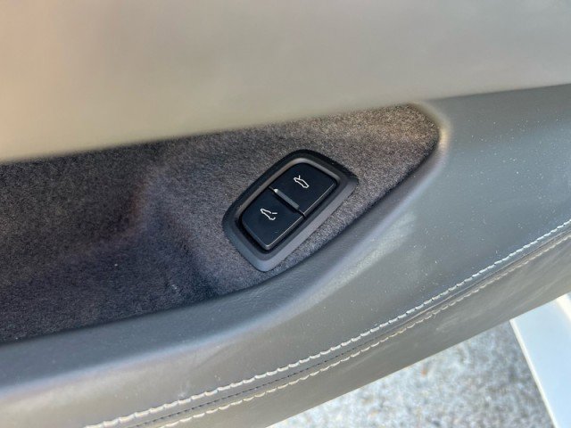 Used 2021 Chevrolet Corvette Stingray Premium Conv w/ Z51 Performance Package image 27