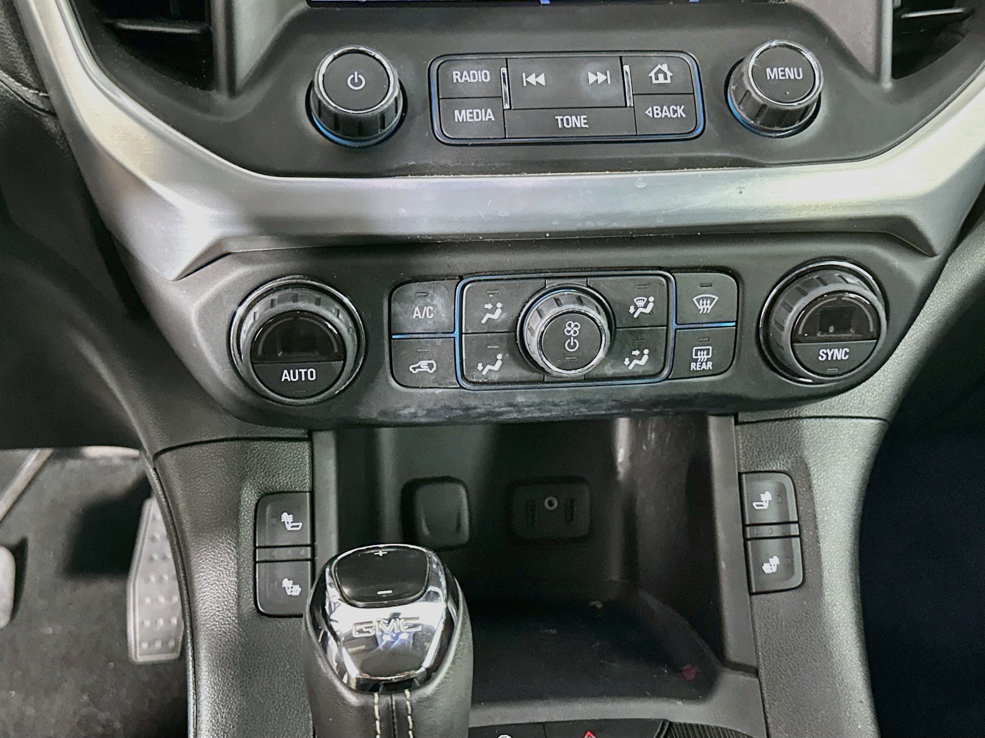 Used 2017 GMC Acadia SLT FWD image 24