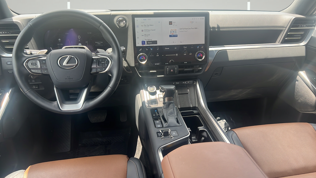 Used 2025 Lexus GX 550 w/ Accessory Package (2T) AWD/4WD image 16