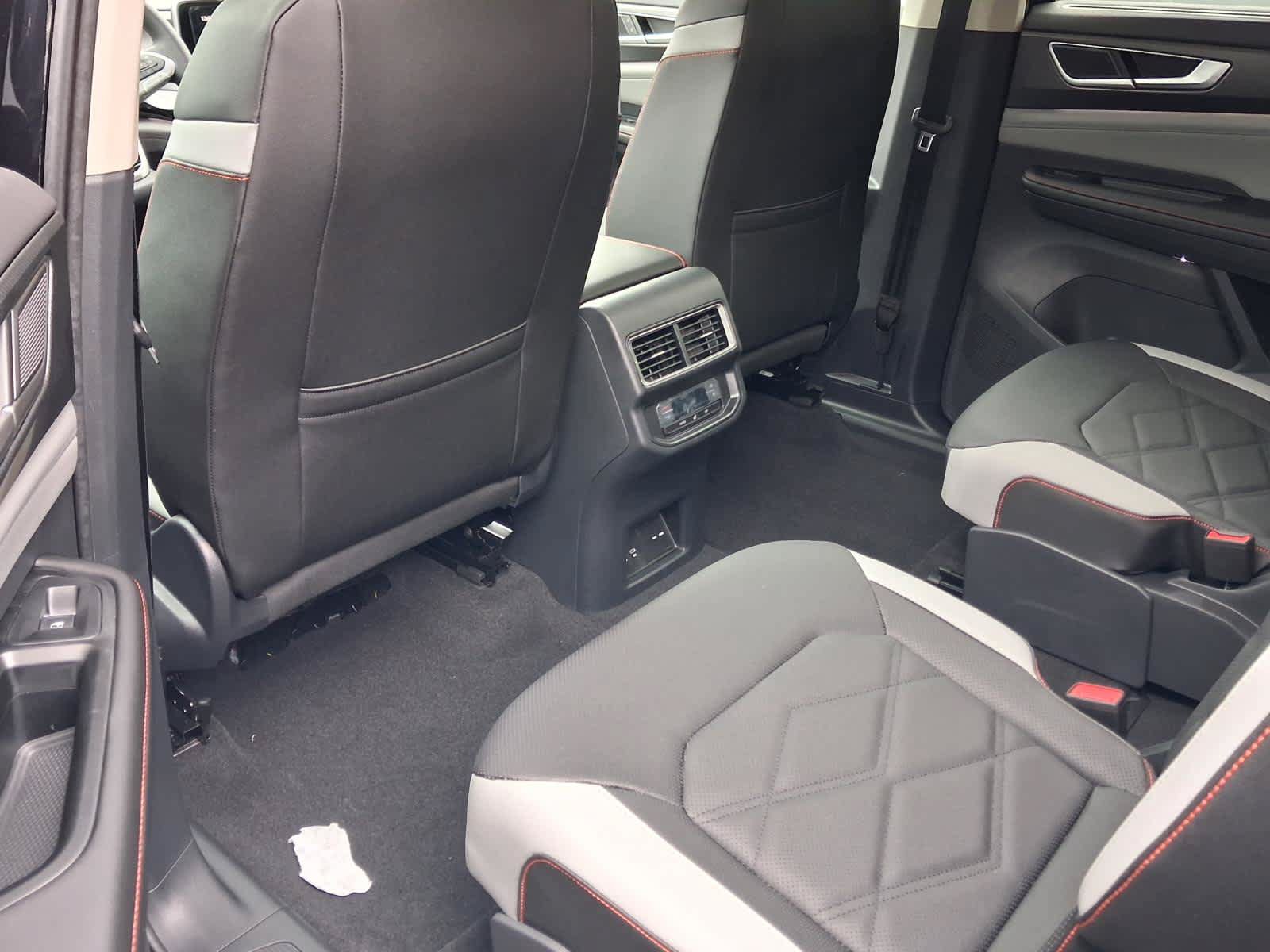 New 2026 Volkswagen Atlas Peak Edition AWD/4WD image 11