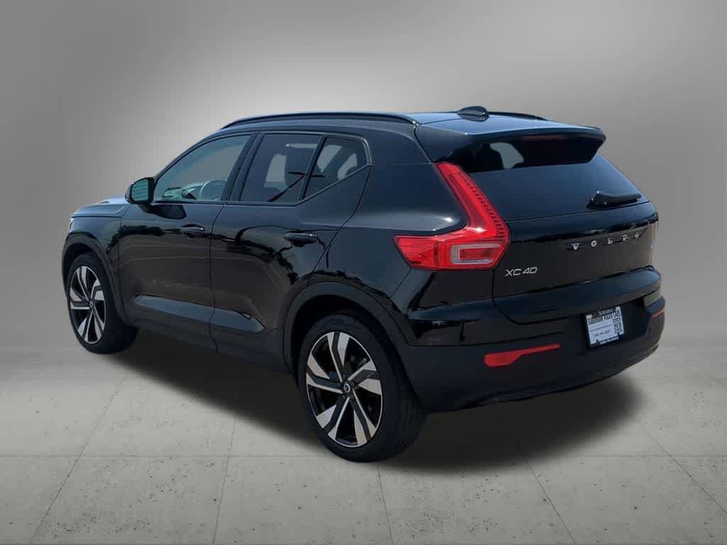 Used 2023 Volvo XC40 B5 Plus w/ Protection Package Premier AWD/4WD image 4