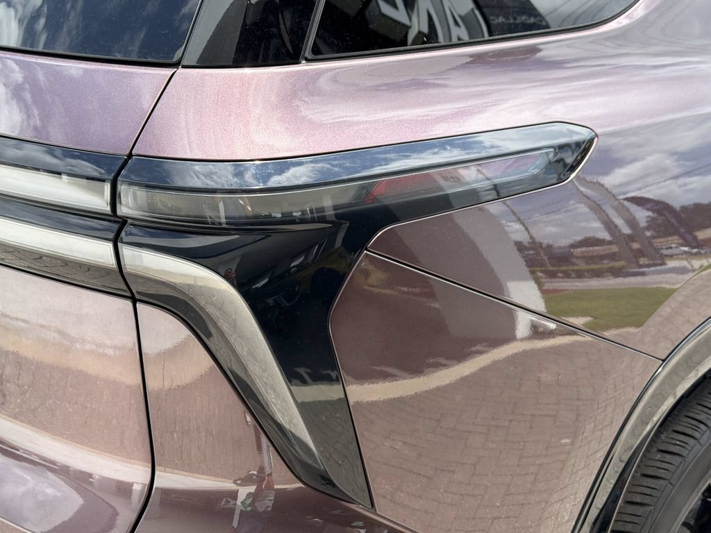 Certified 2024 Chevrolet Traverse RS FWD image 11
