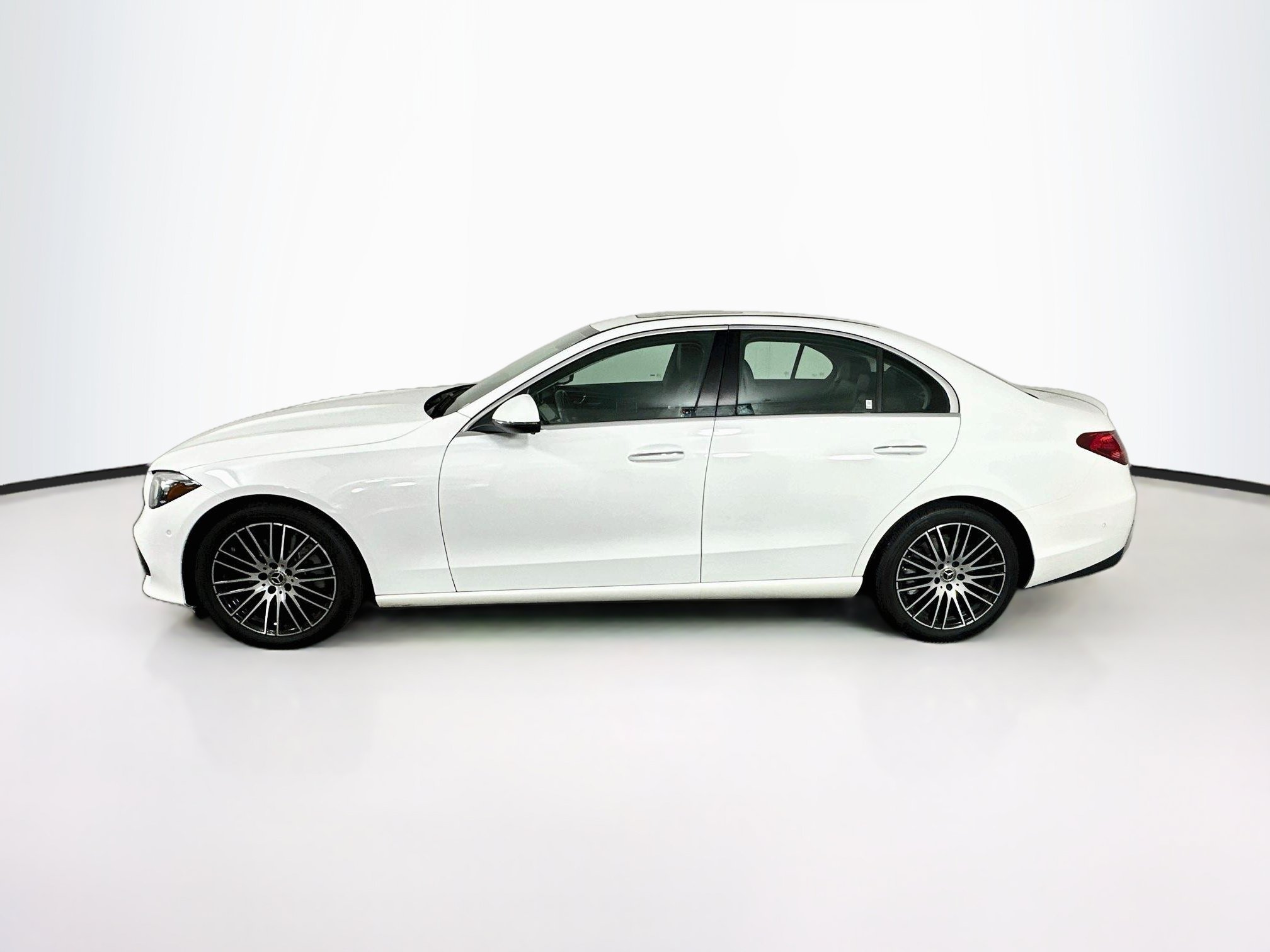 Used 2023 Mercedes-Benz C 300 Sedan image 4