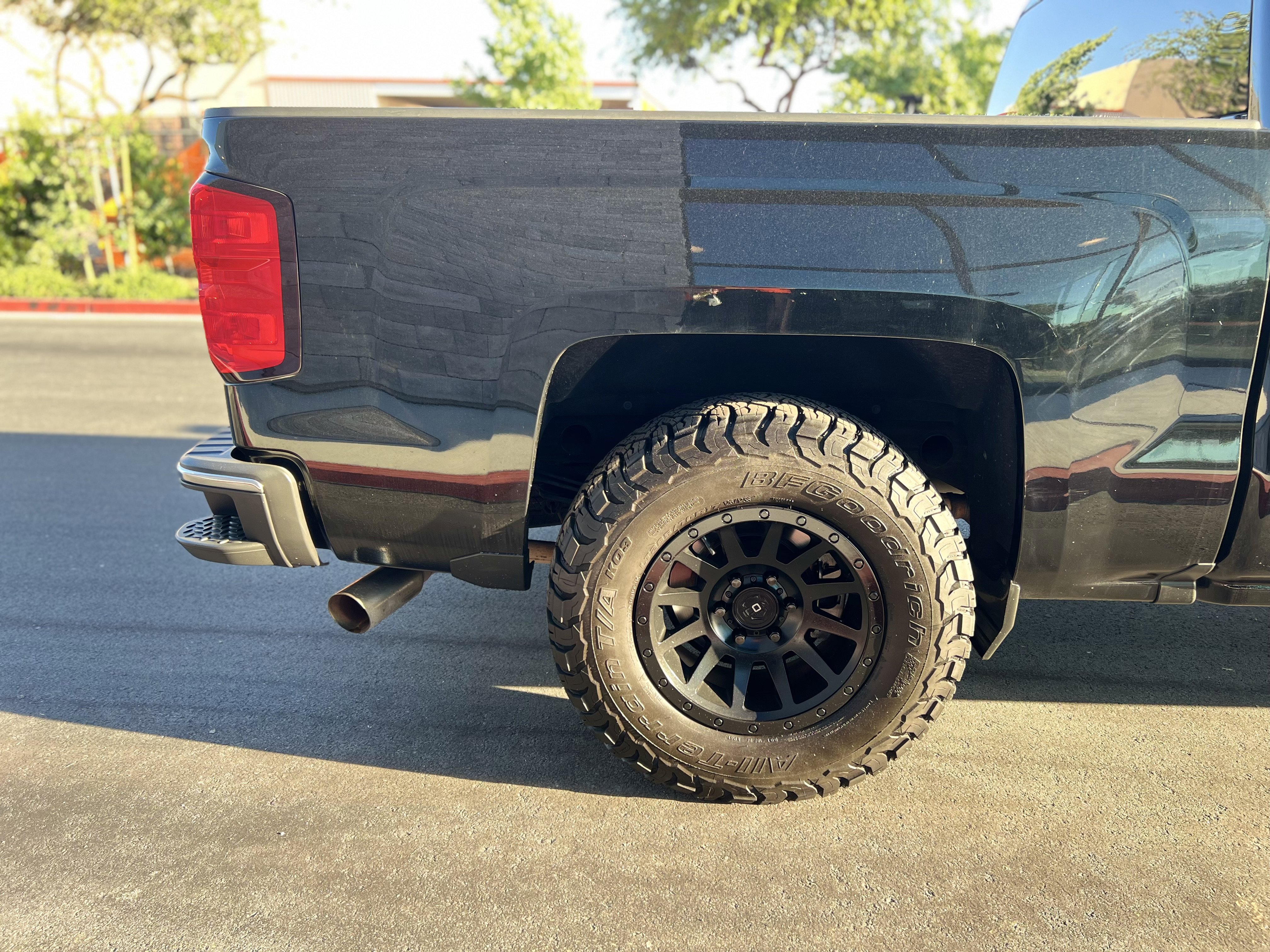 Used 2018 Chevrolet Silverado 1500 LT w/ All Star Edition RWD image 11