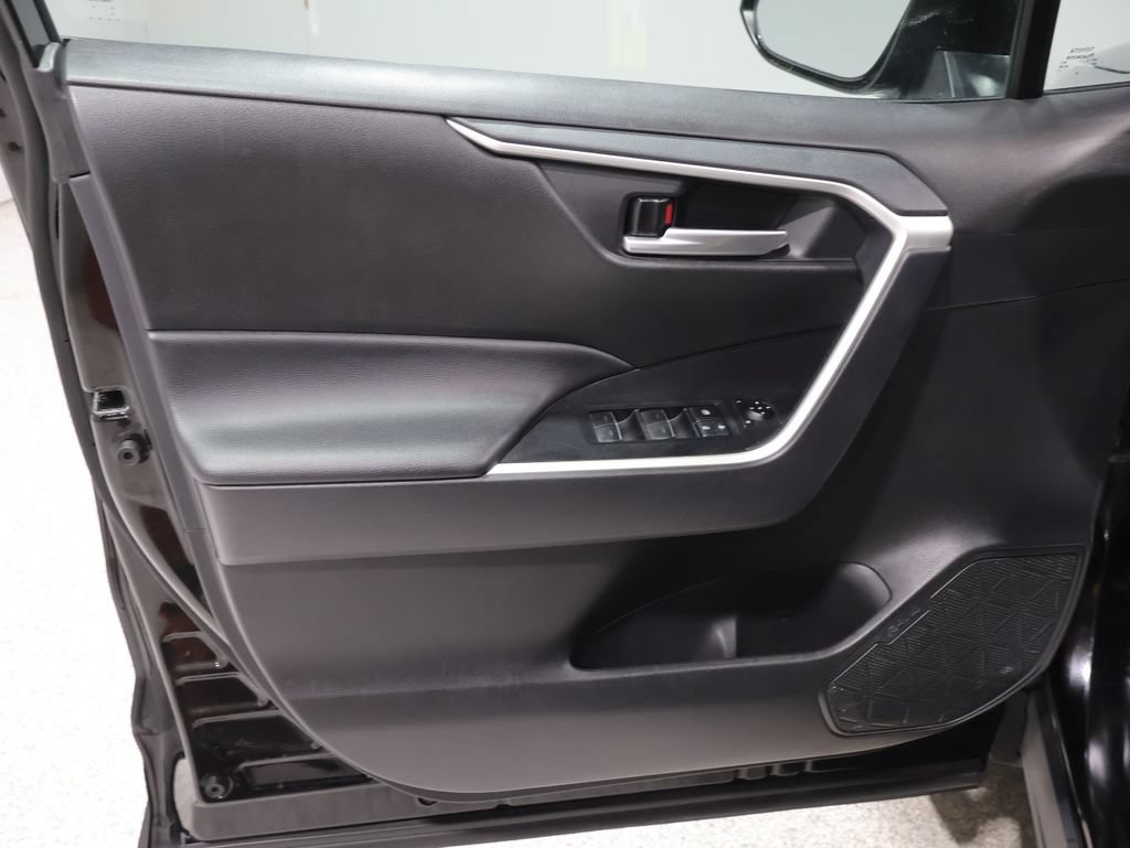 Used 2025 Toyota RAV4 XLE FWD image 13