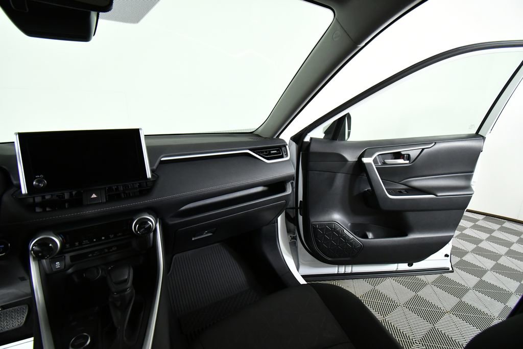 Used 2025 Toyota RAV4 XLE image 20